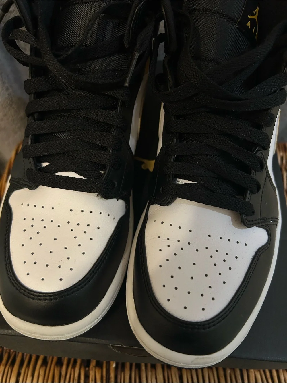 Jordan 1 Men’s Mid Pollens
